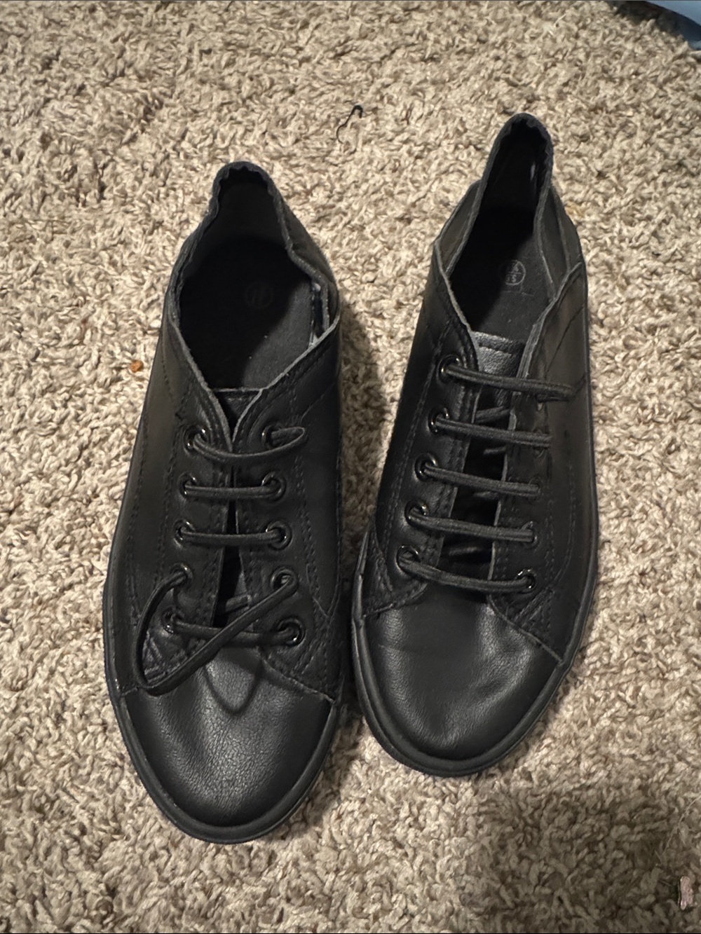 Black Leather women’s Casual Lace-Up Sneakers